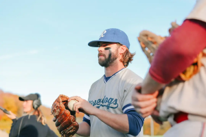 高弧慢球 WEB-DL版下载/慢速魔球 / 小便球 2024 Eephus 4.7G-bluray